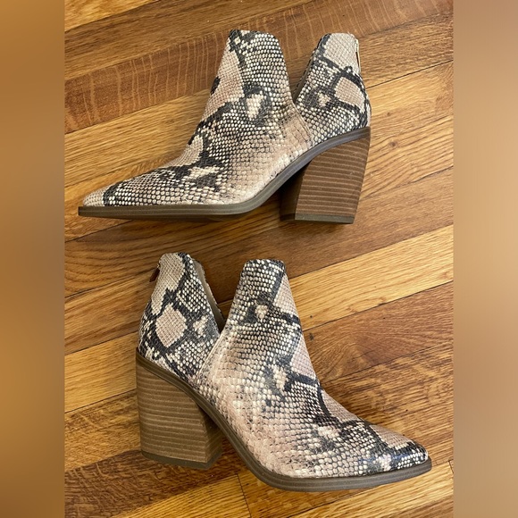 Vince Camuto Gigietta Bootie in Natural Snake - Picture 3 of 7